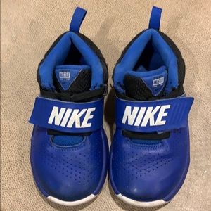 Nike toddler sneakers size 9 / 26 EU